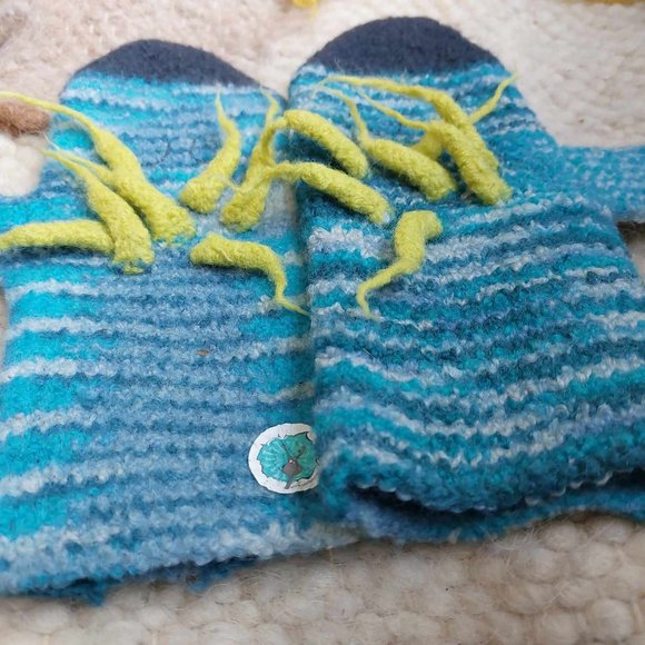 Super fun and eccentric wool mittens - Picture 1 of 3